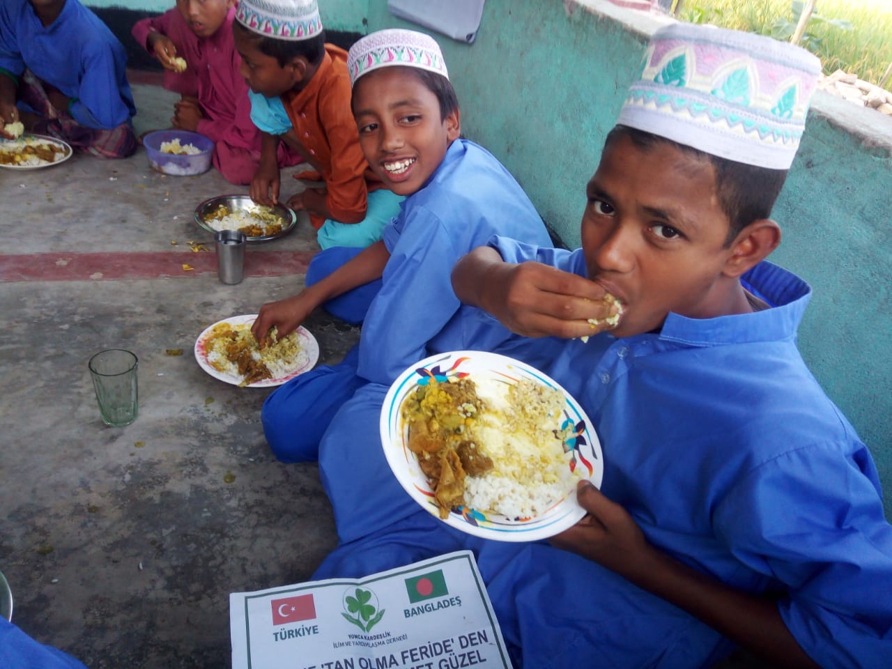 ARAKAN DA YEMEK DAĞITIMI